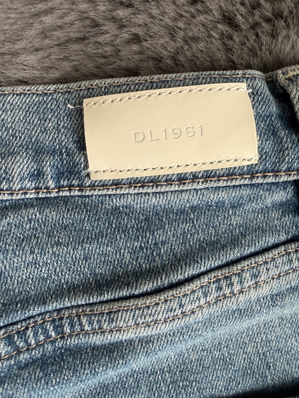 DL1961 ZOIE Denim Shorts High Rise Stretch Size 24-25 - Picture 4 of 5